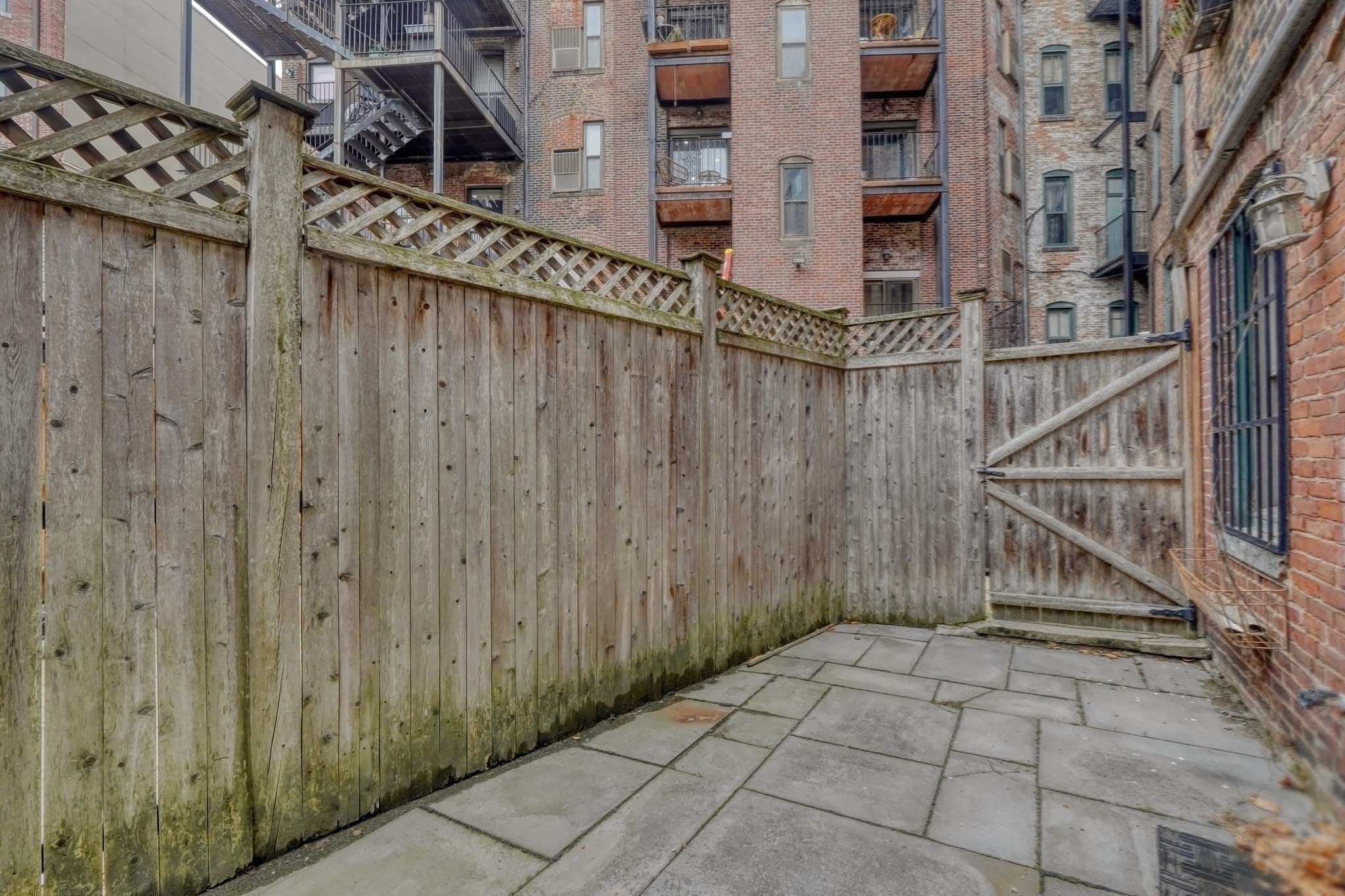 70 Clarendon St # A Property Photo 16