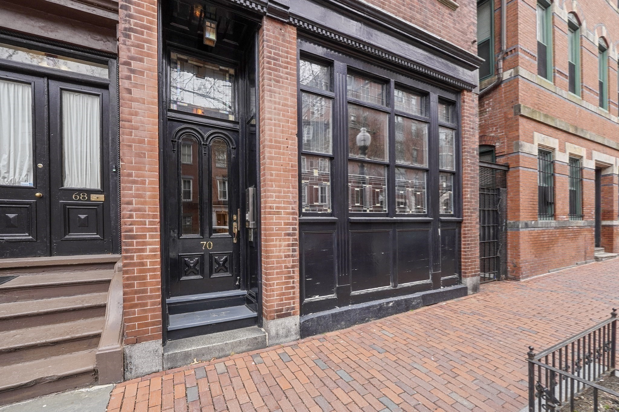 70 Clarendon St # A Property Photo 17