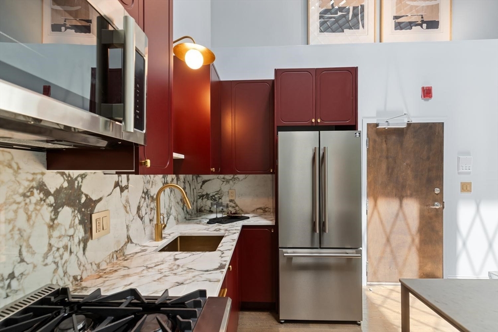 7 Crombie St # 10 Property Photo 2
