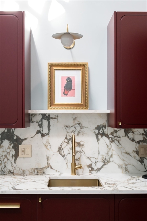 7 Crombie St # 10 Property Photo 6