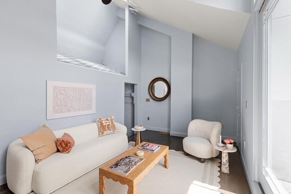 7 Crombie St # 10 Property Photo 10