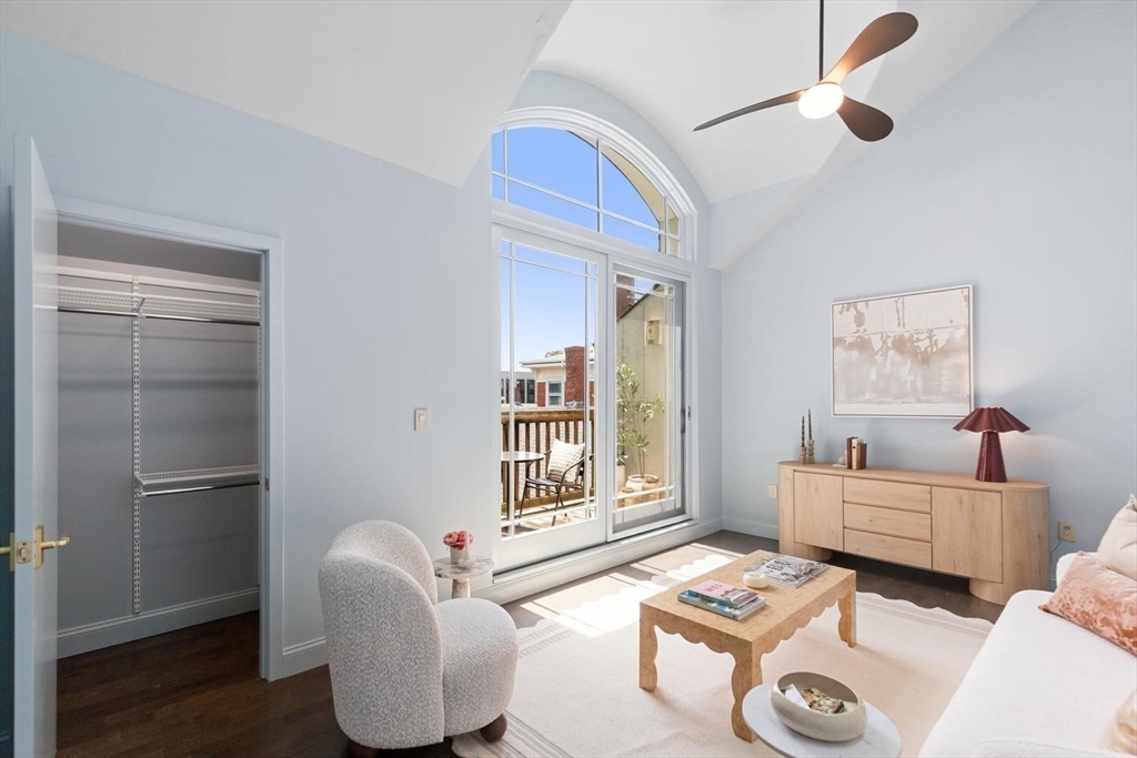 7 Crombie St # 10 Property Photo 12