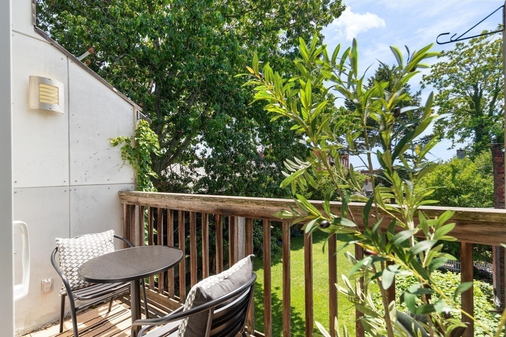 7 Crombie St # 10 Property Photo 15
