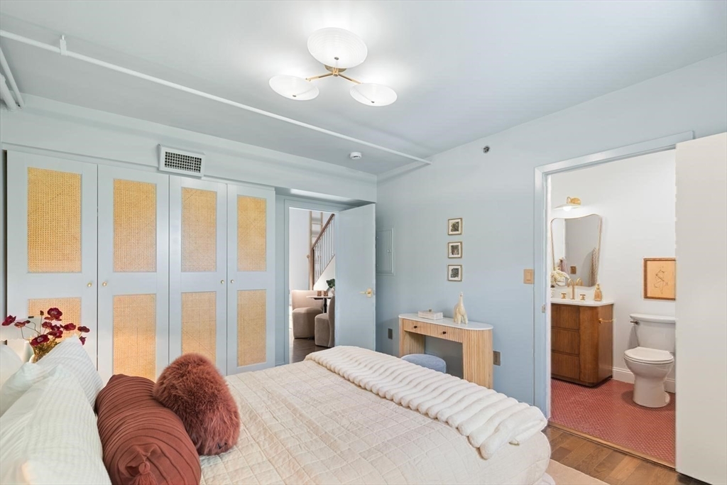 7 Crombie St # 10 Property Photo 18