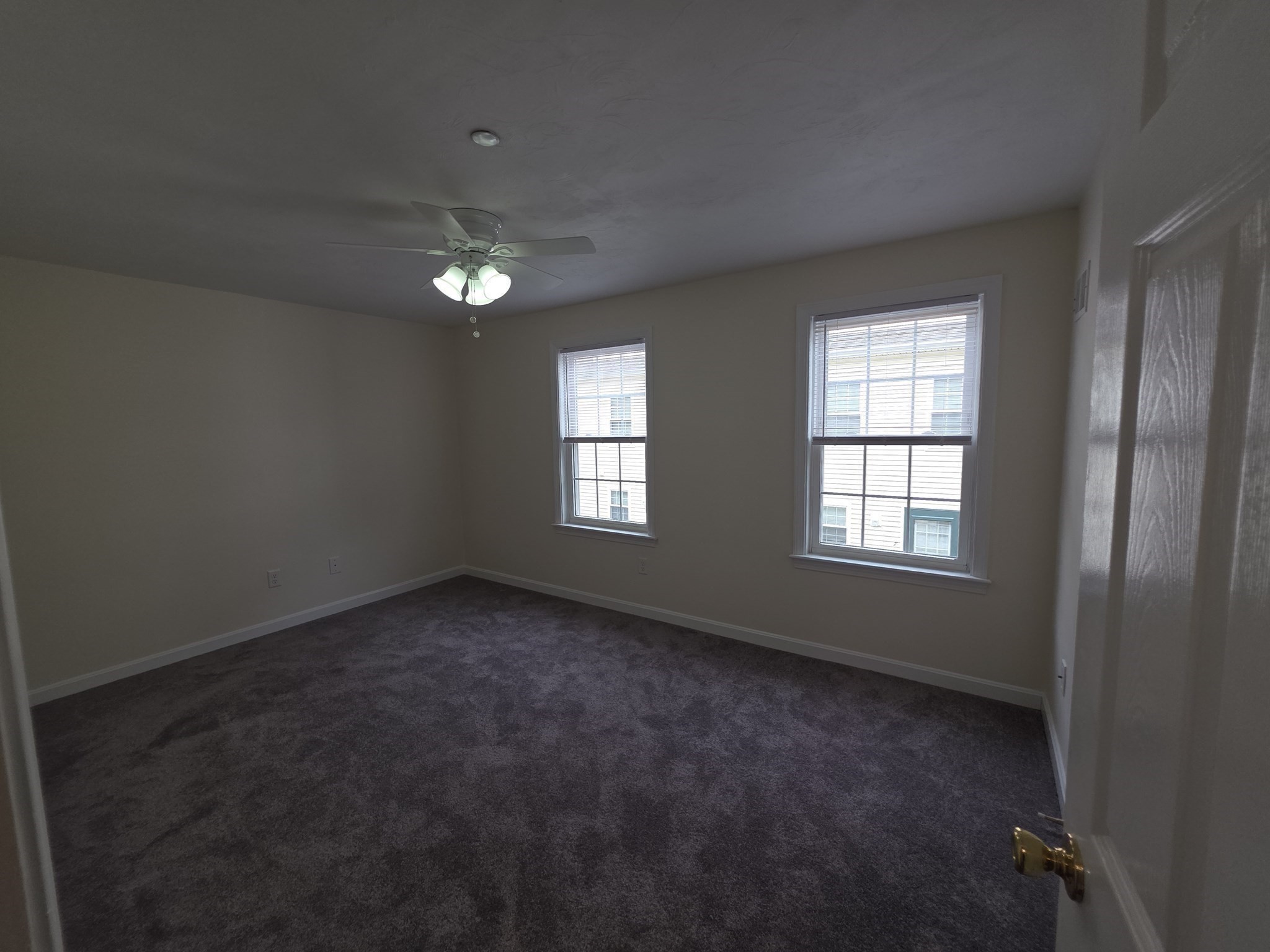 958 Warren Ave # 9 Property Photo 11