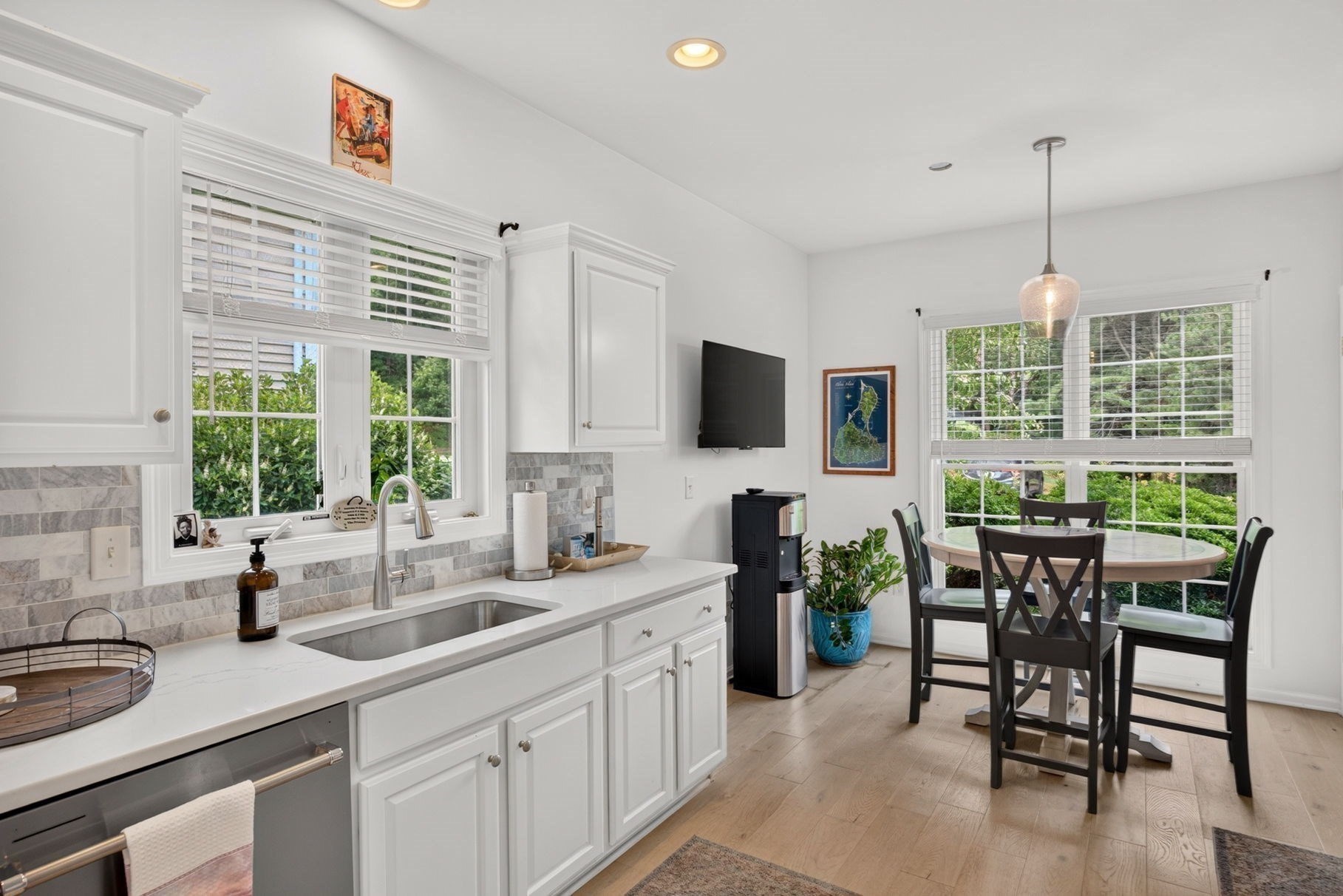 7 White Trellis Property Photo 1