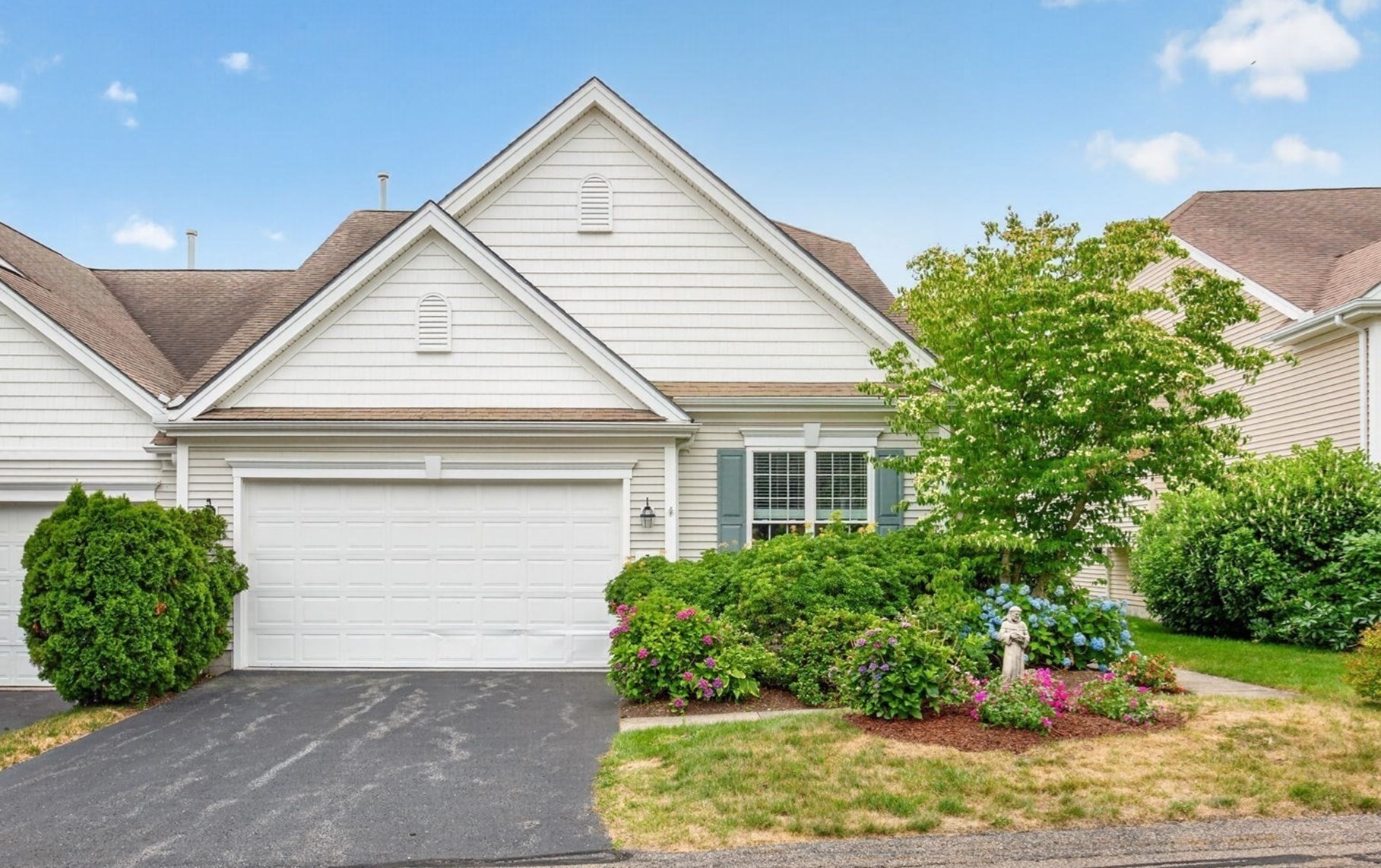7 White Trellis Property Photo 2