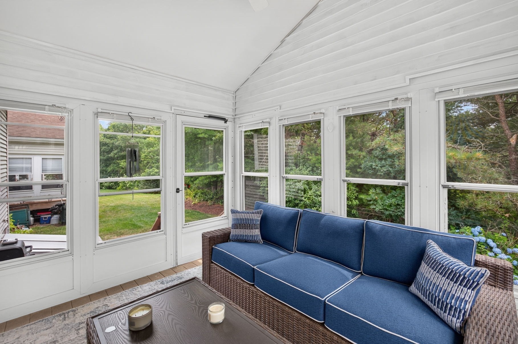 7 White Trellis Property Photo 15