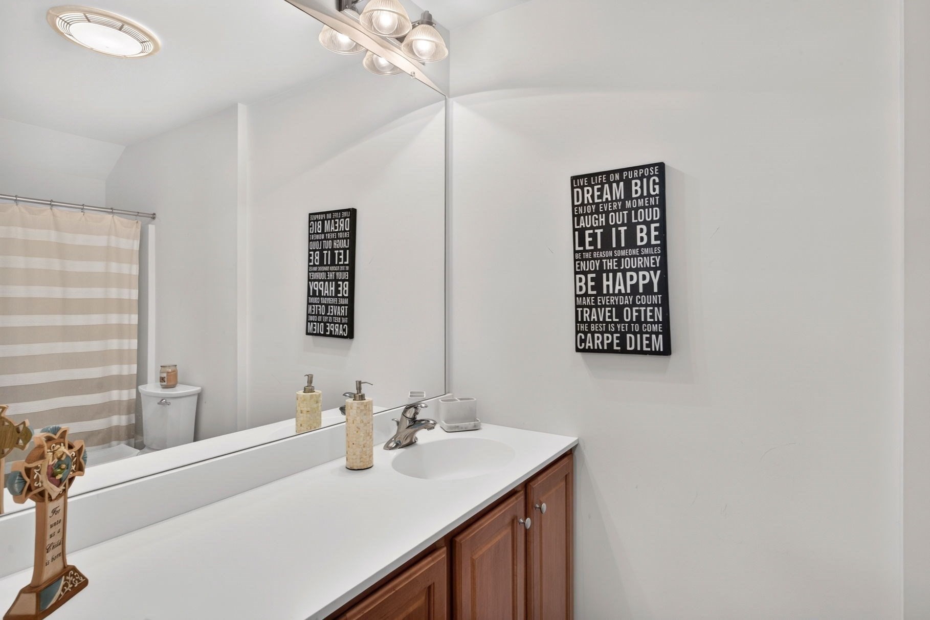 7 White Trellis Property Photo 30