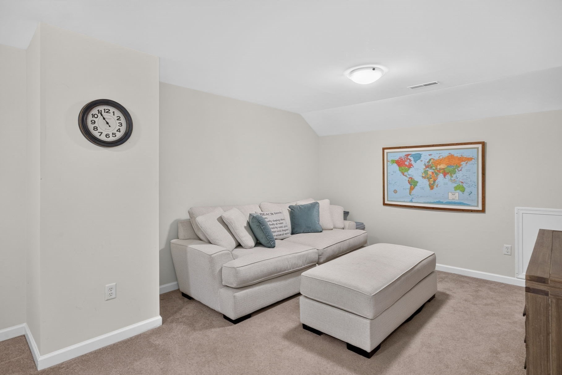 7 White Trellis Property Photo 32