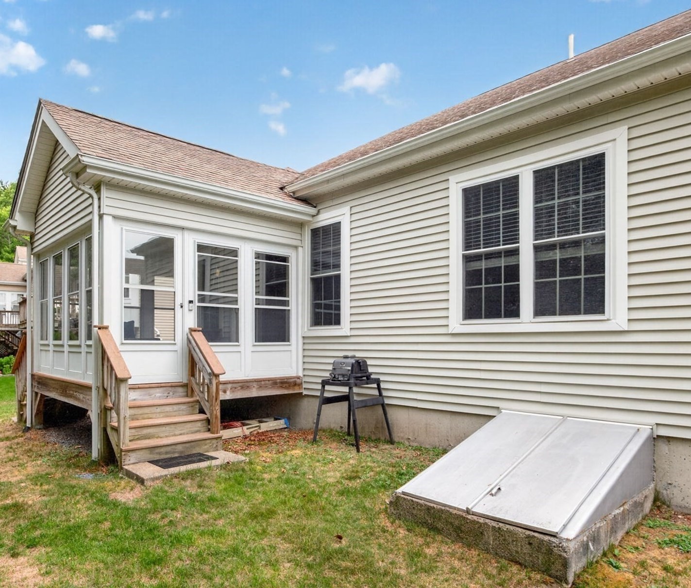 7 White Trellis Property Photo 34