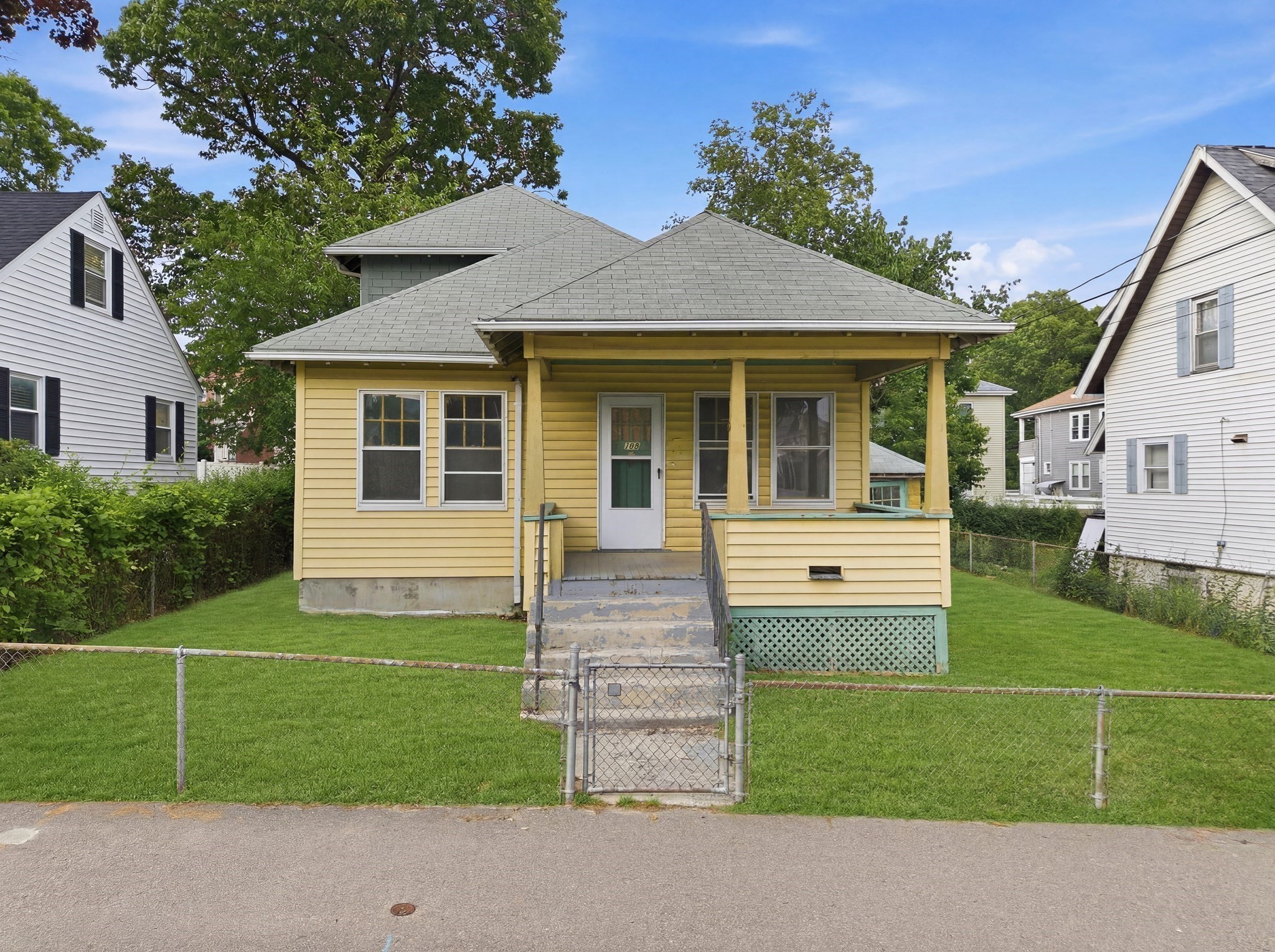 100 Taunton Property Photo 2