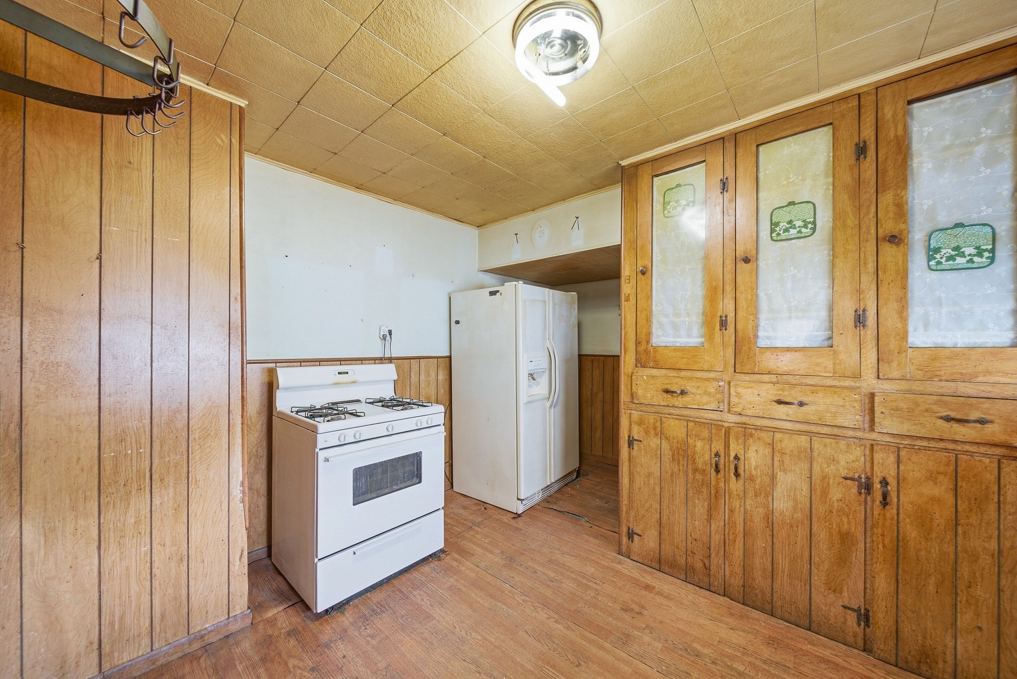 100 Taunton Property Photo 8