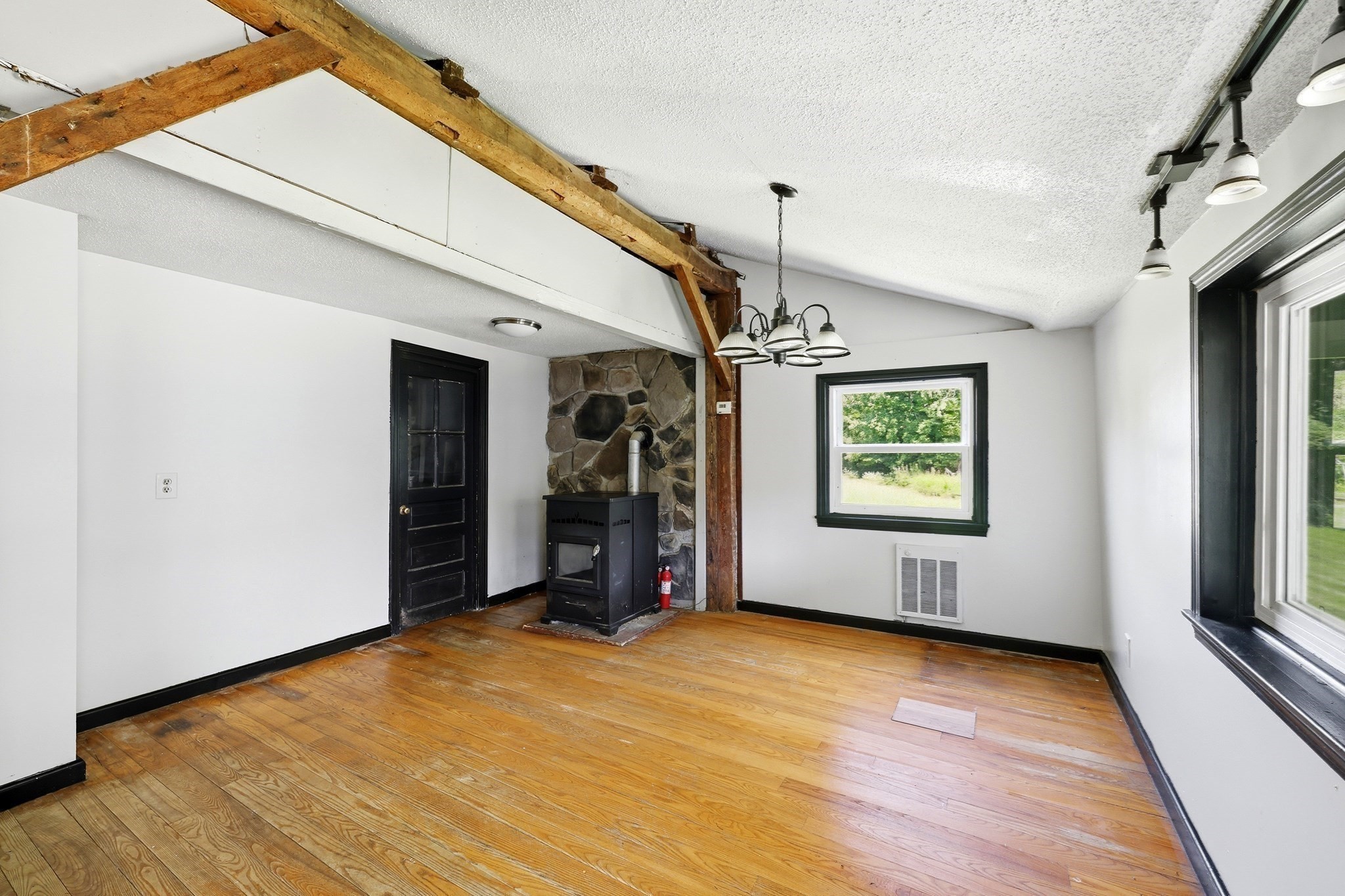 1572 Main Rd Property Photo 9