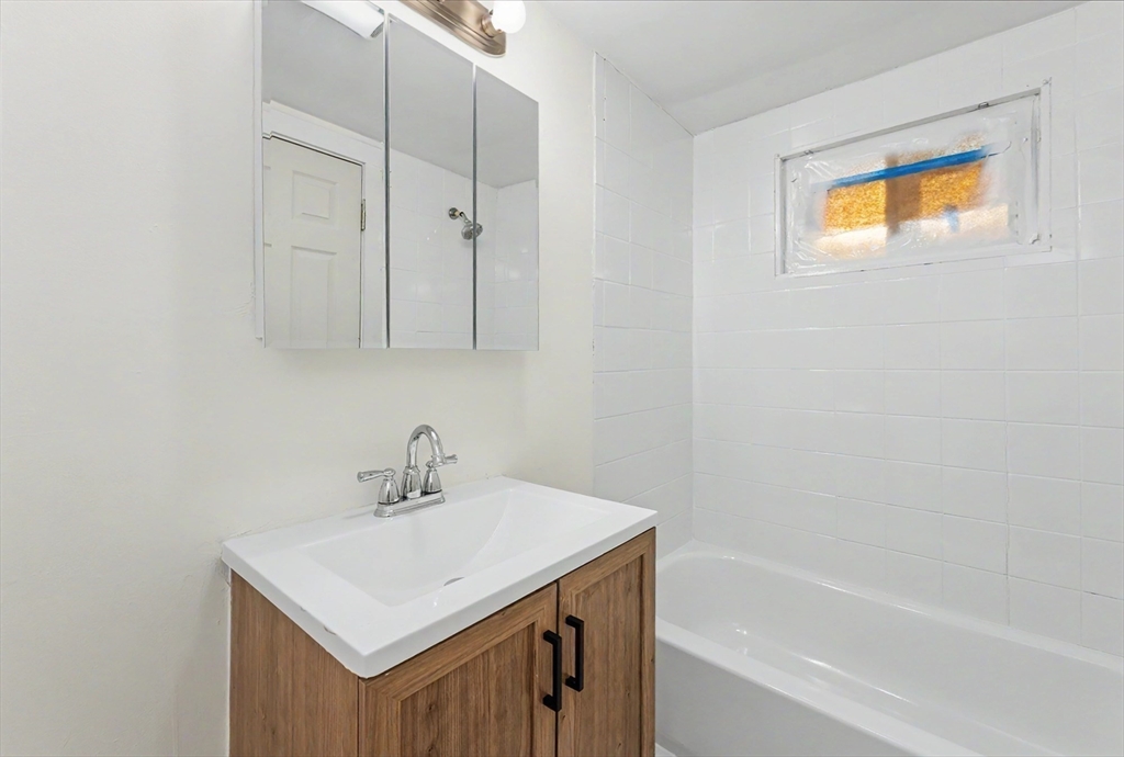 13 Woodland St Property Photo 7