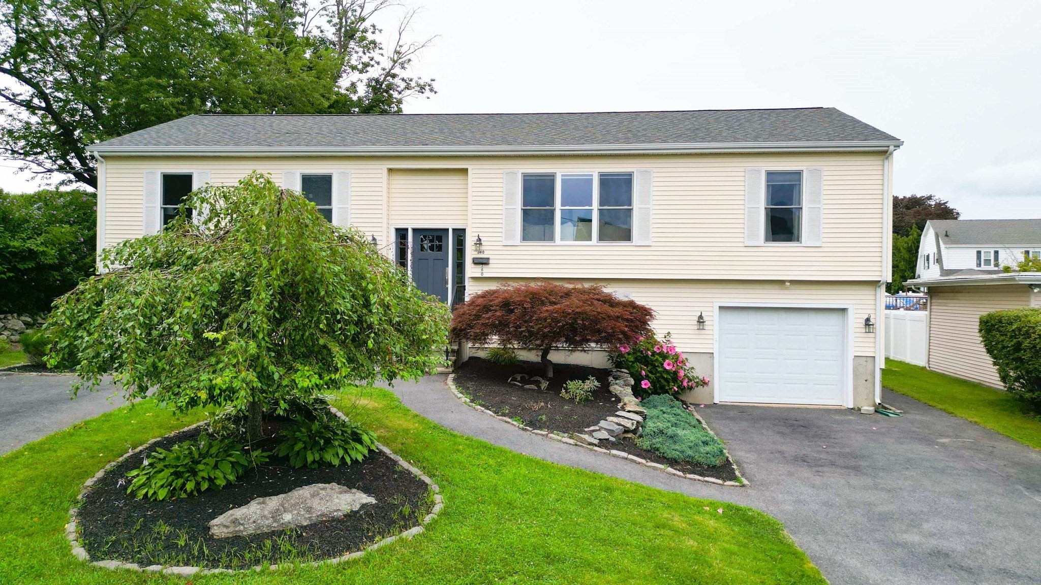 360 Perron Ave Property Photo 1