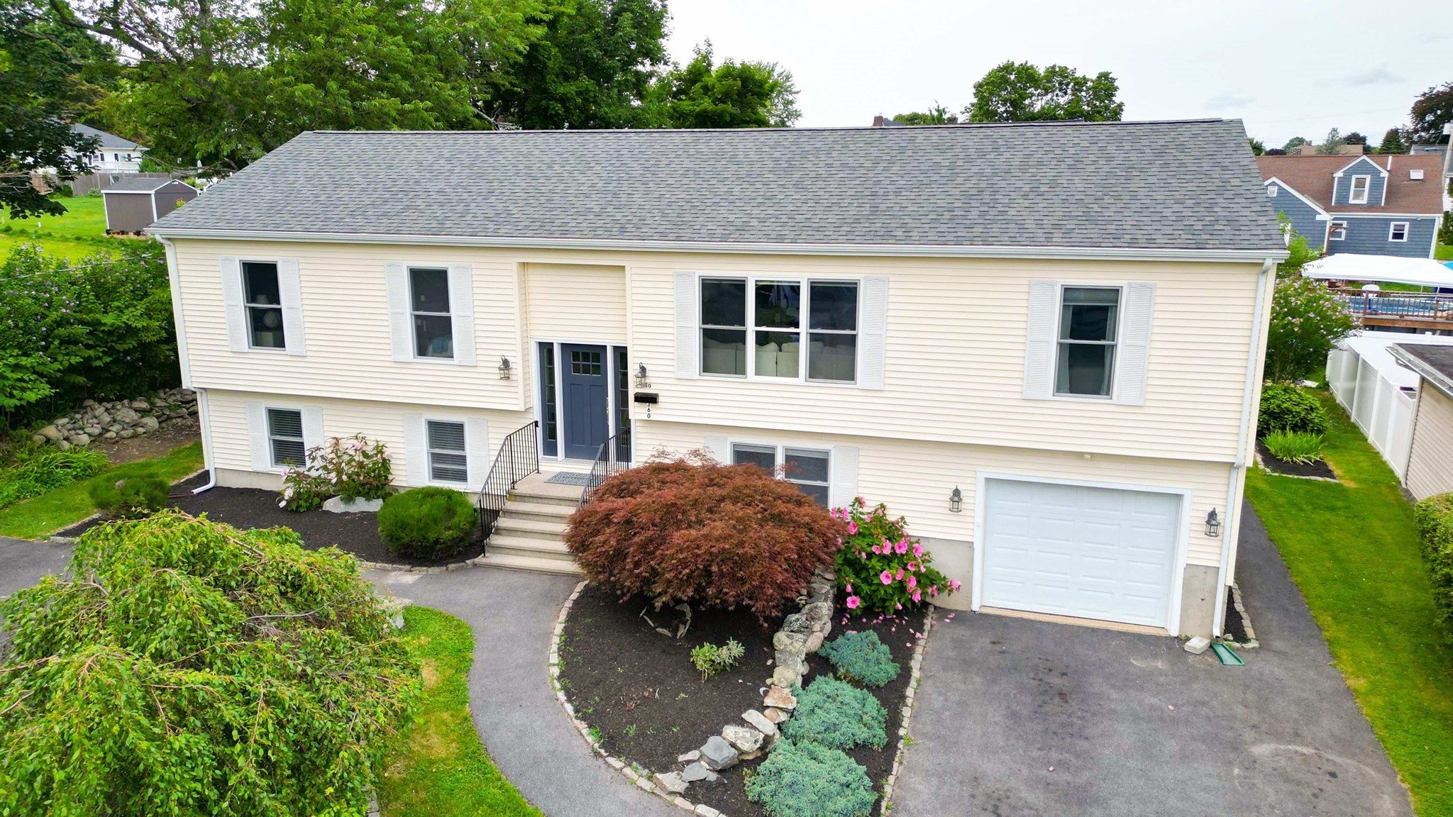 360 Perron Ave Property Photo 2