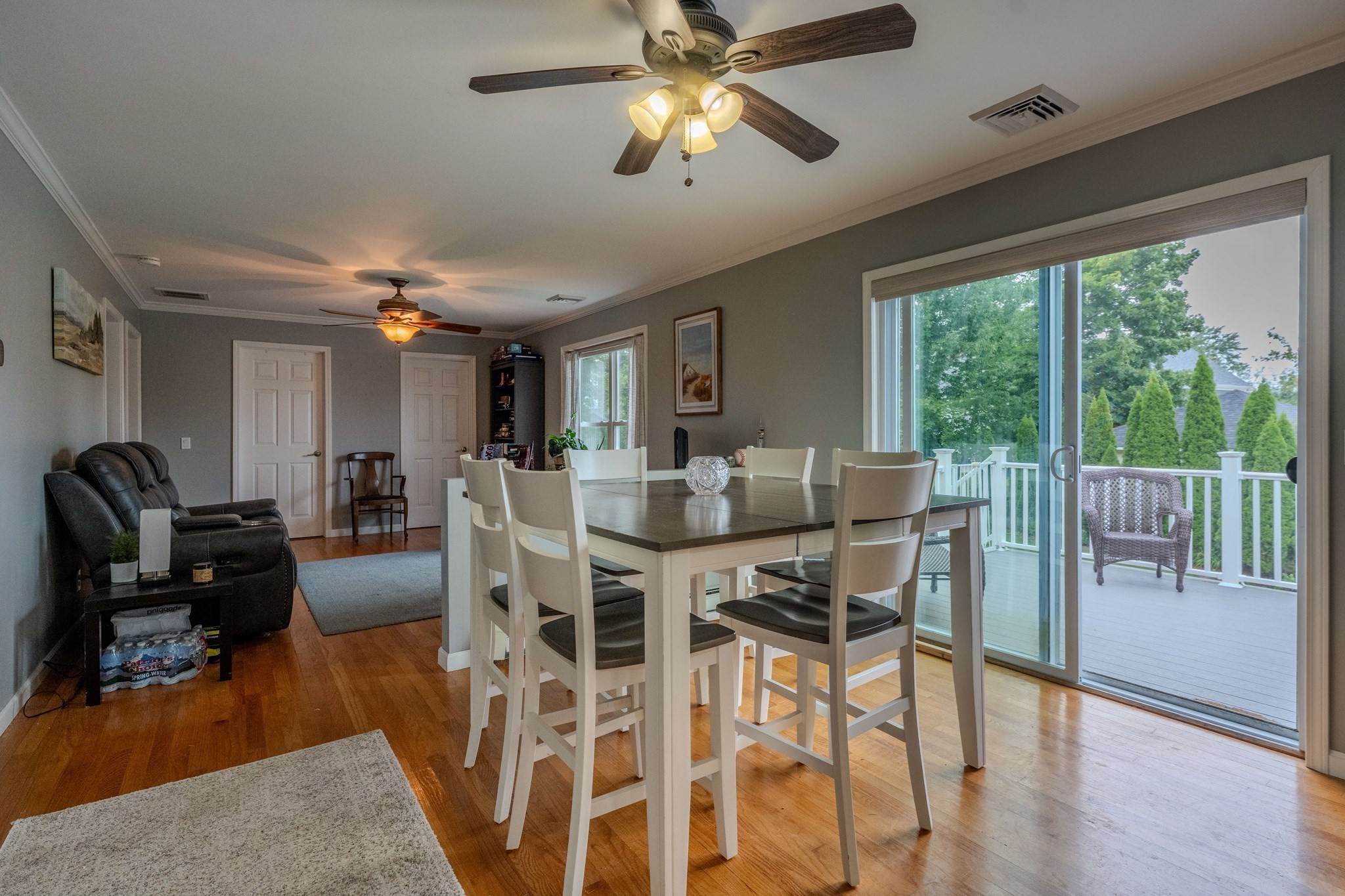 360 Perron Ave Property Photo 9