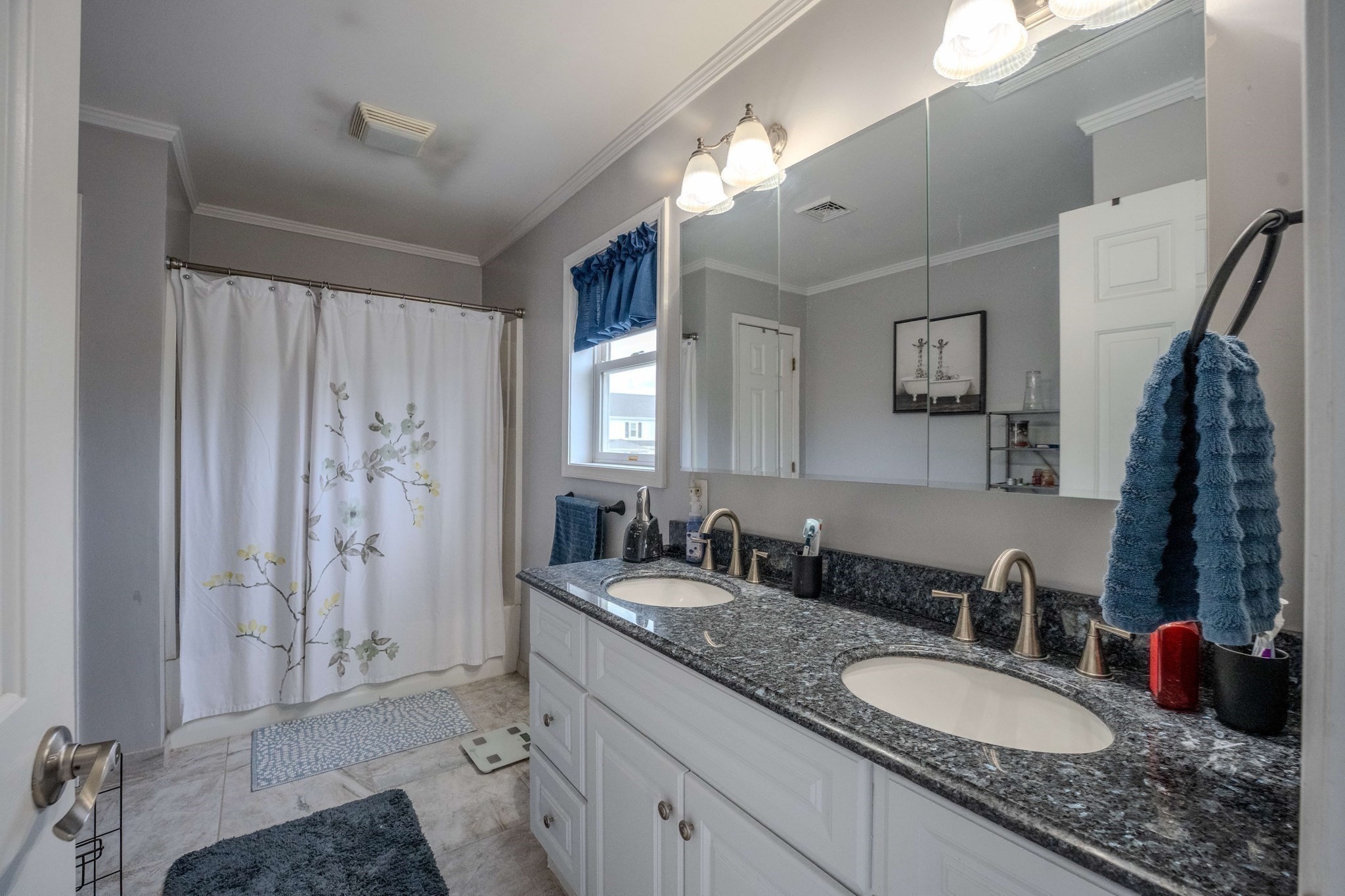 360 Perron Ave Property Photo 13