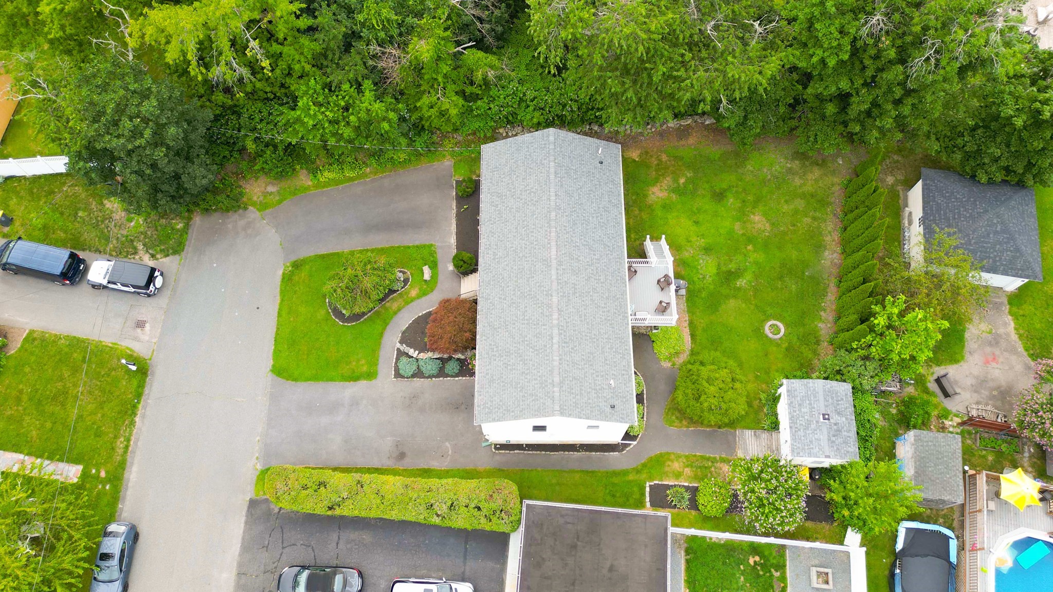 360 Perron Ave Property Photo 30