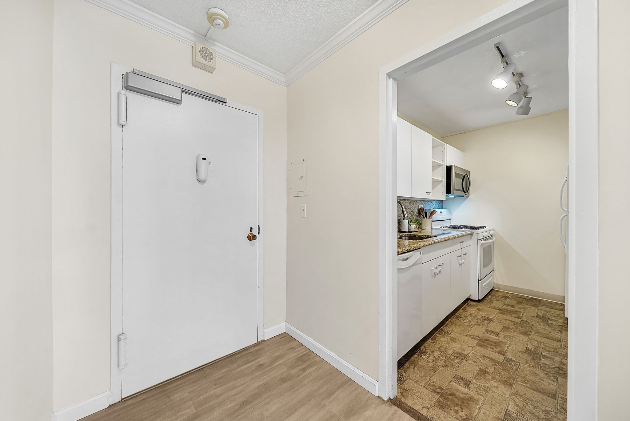 9 Hawthorne Pl # 7h Property Photo 13