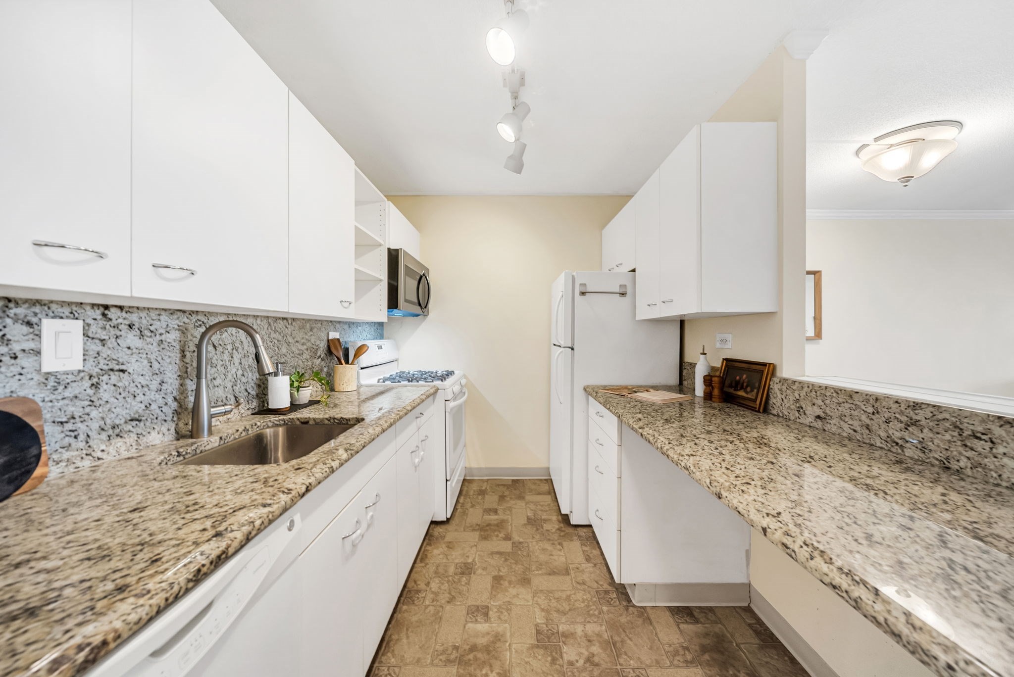 9 Hawthorne Pl # 7h Property Photo 15