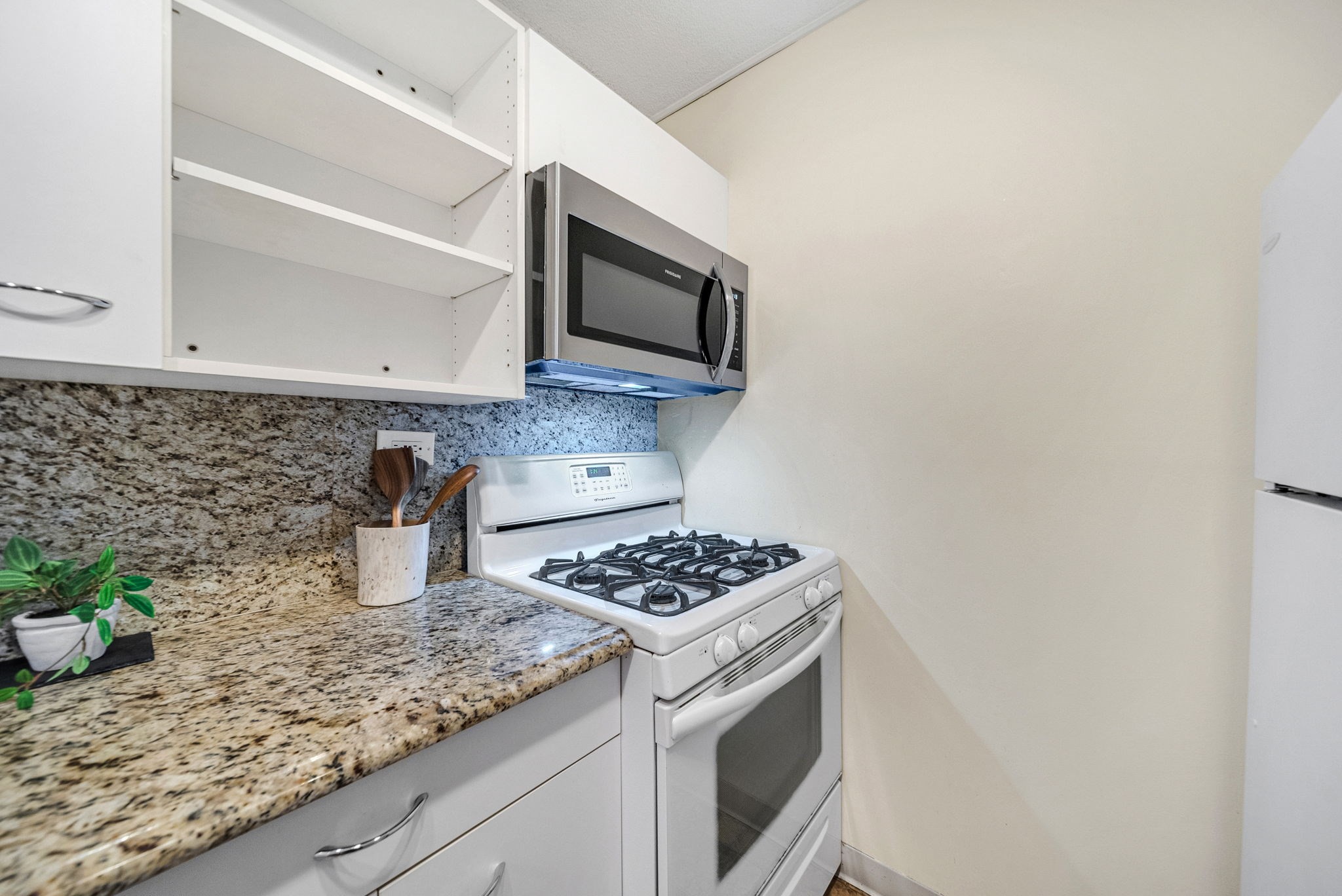 9 Hawthorne Pl # 7h Property Photo 18
