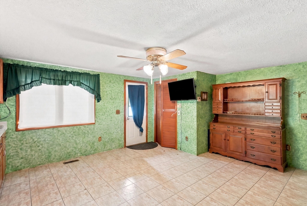 277 Lincoln Ave Property Photo 8
