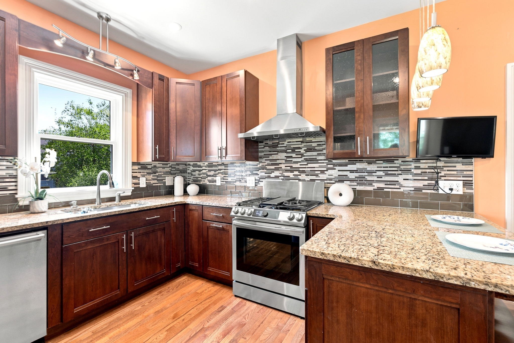 223 Webster St Property Photo 5