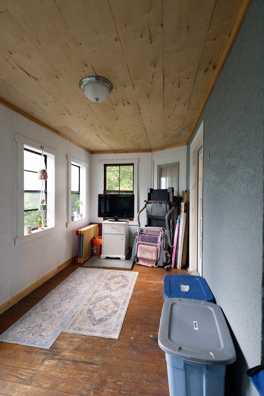 339 Drury Ave Property Photo 4