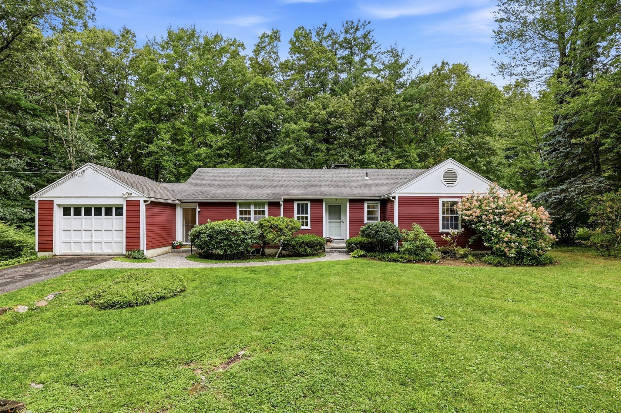 18 Red Gate Ln Property Photo 1