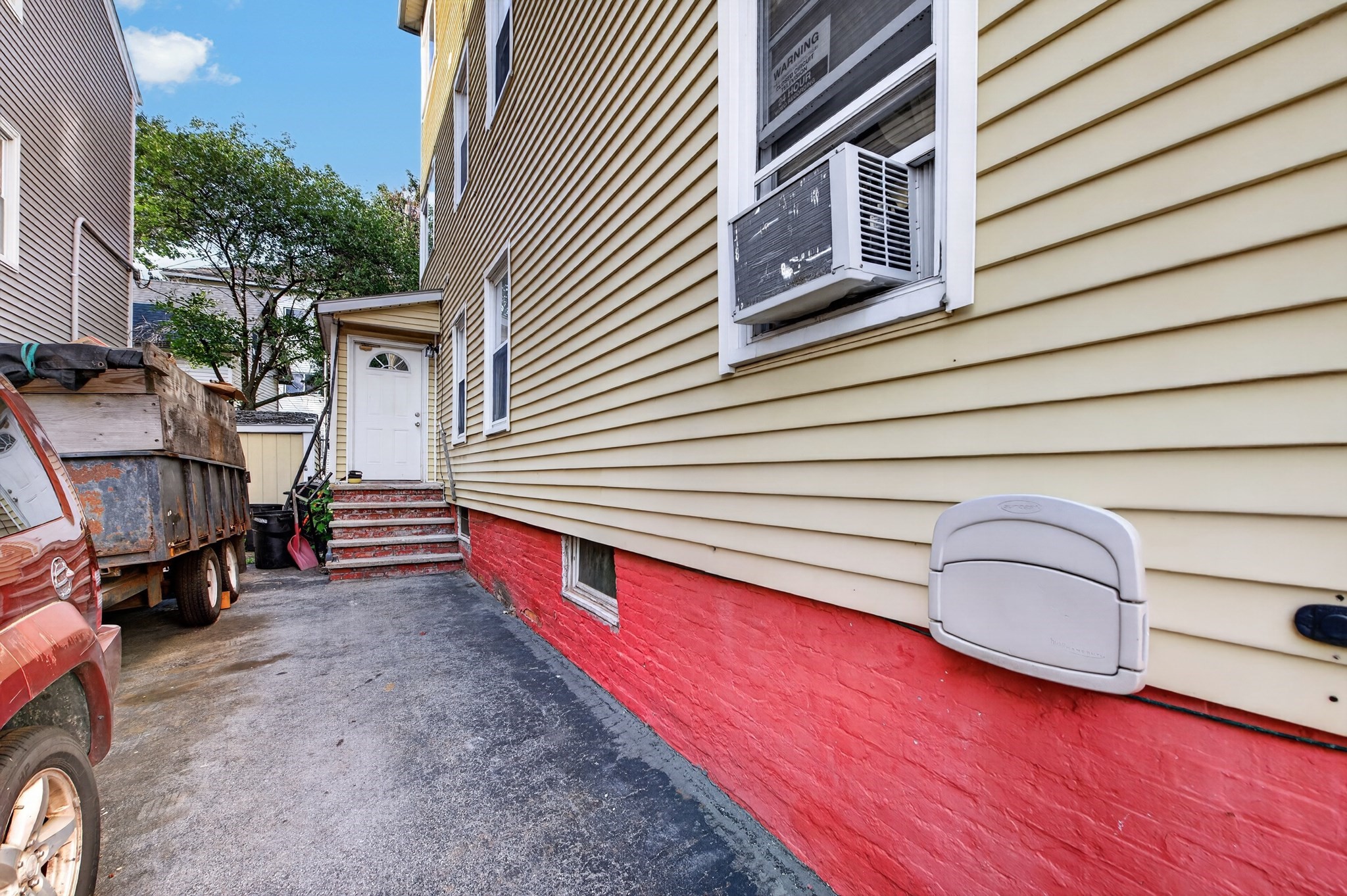 5 Diamond St Property Photo 3