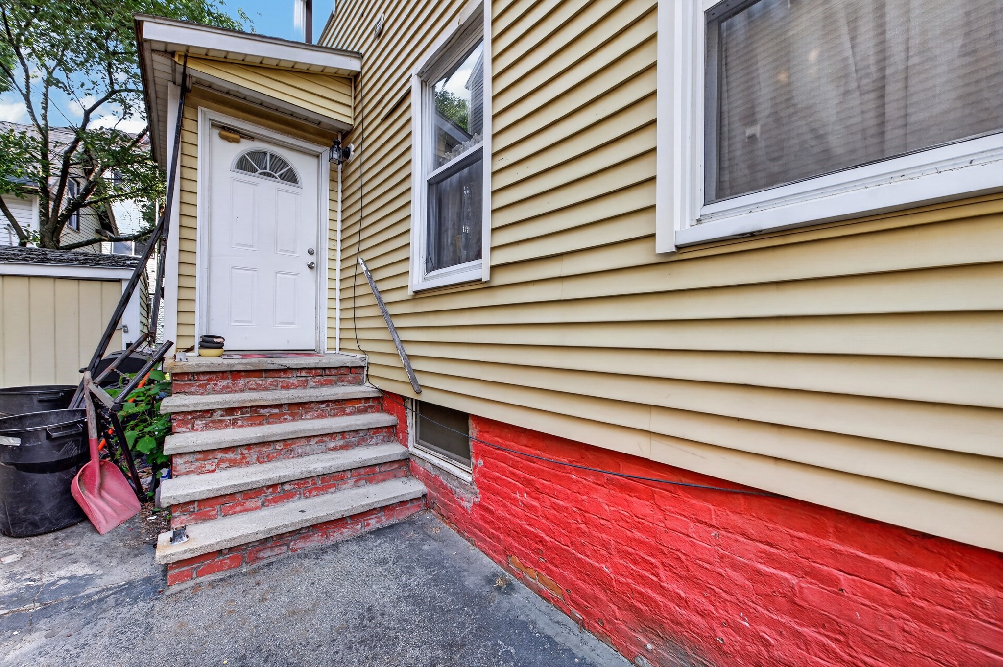 5 Diamond St Property Photo 4