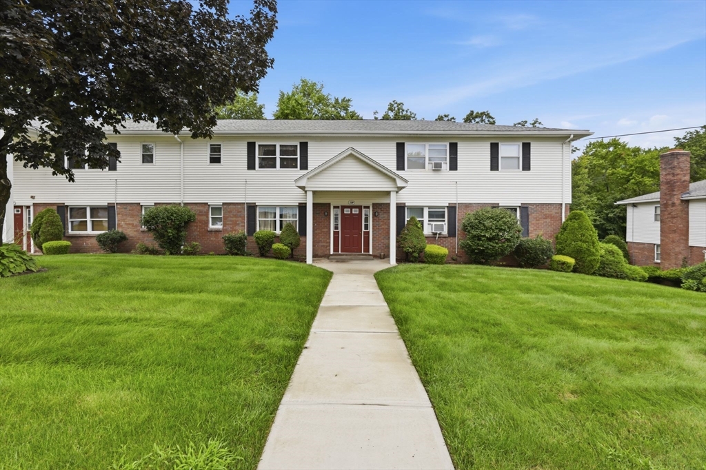 119 Colonial Cir # A Property Photo 3