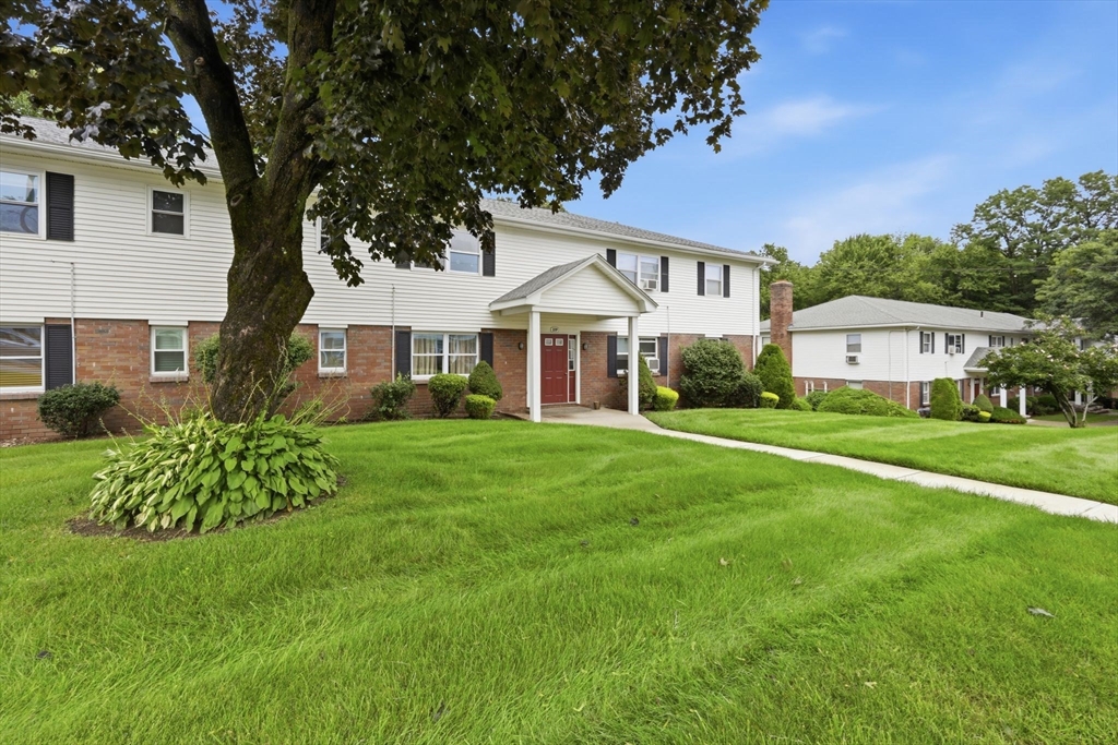 119 Colonial Cir # A Property Photo 4