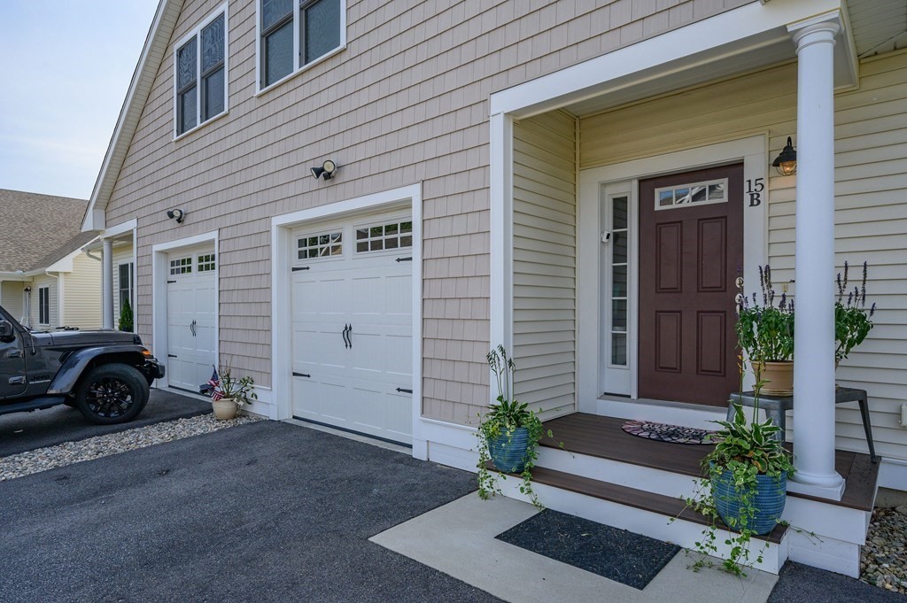 637 Gifford St # 15b Property Photo 1