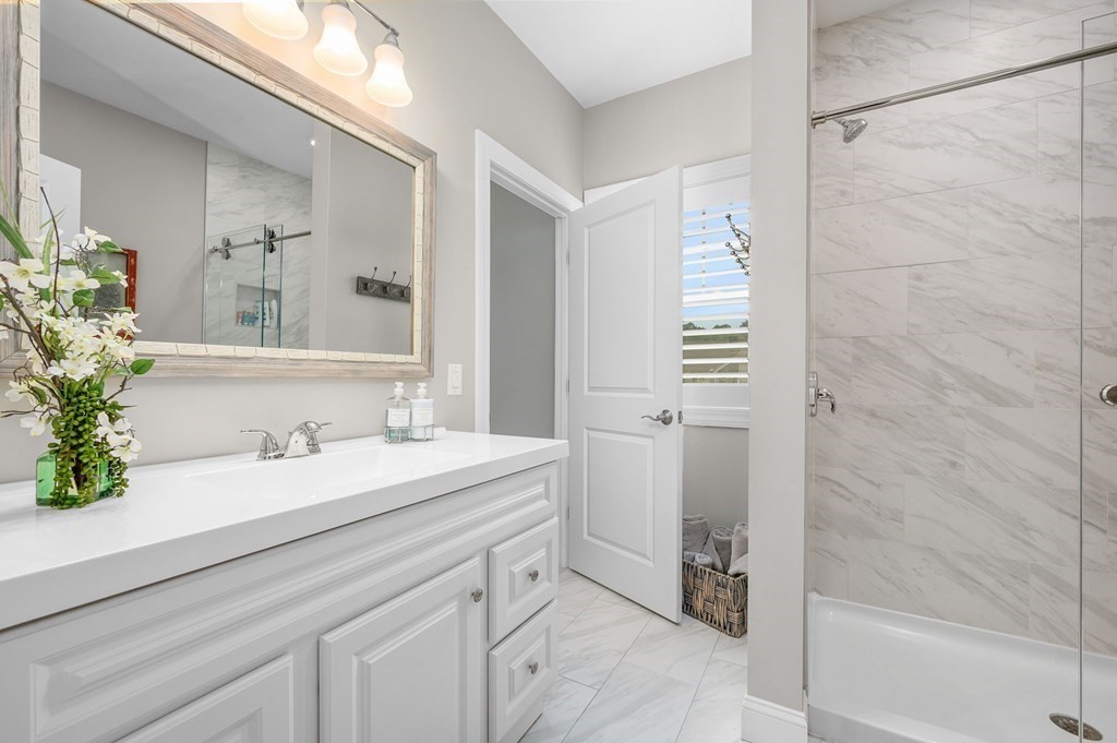 637 Gifford St # 15b Property Photo 8