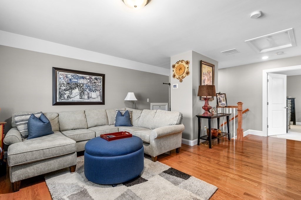 637 Gifford St # 15b Property Photo 17