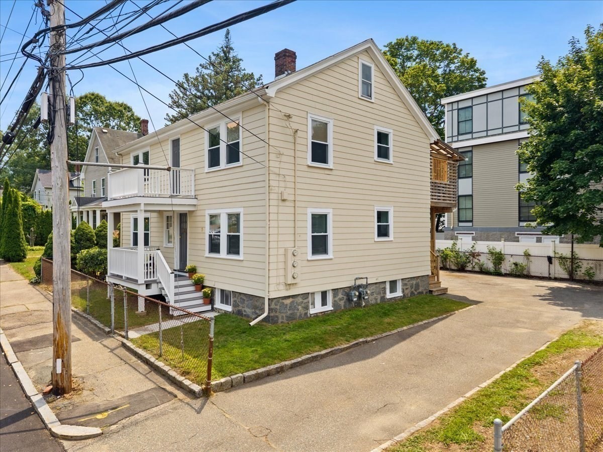 9 Billings St Property Photo 3