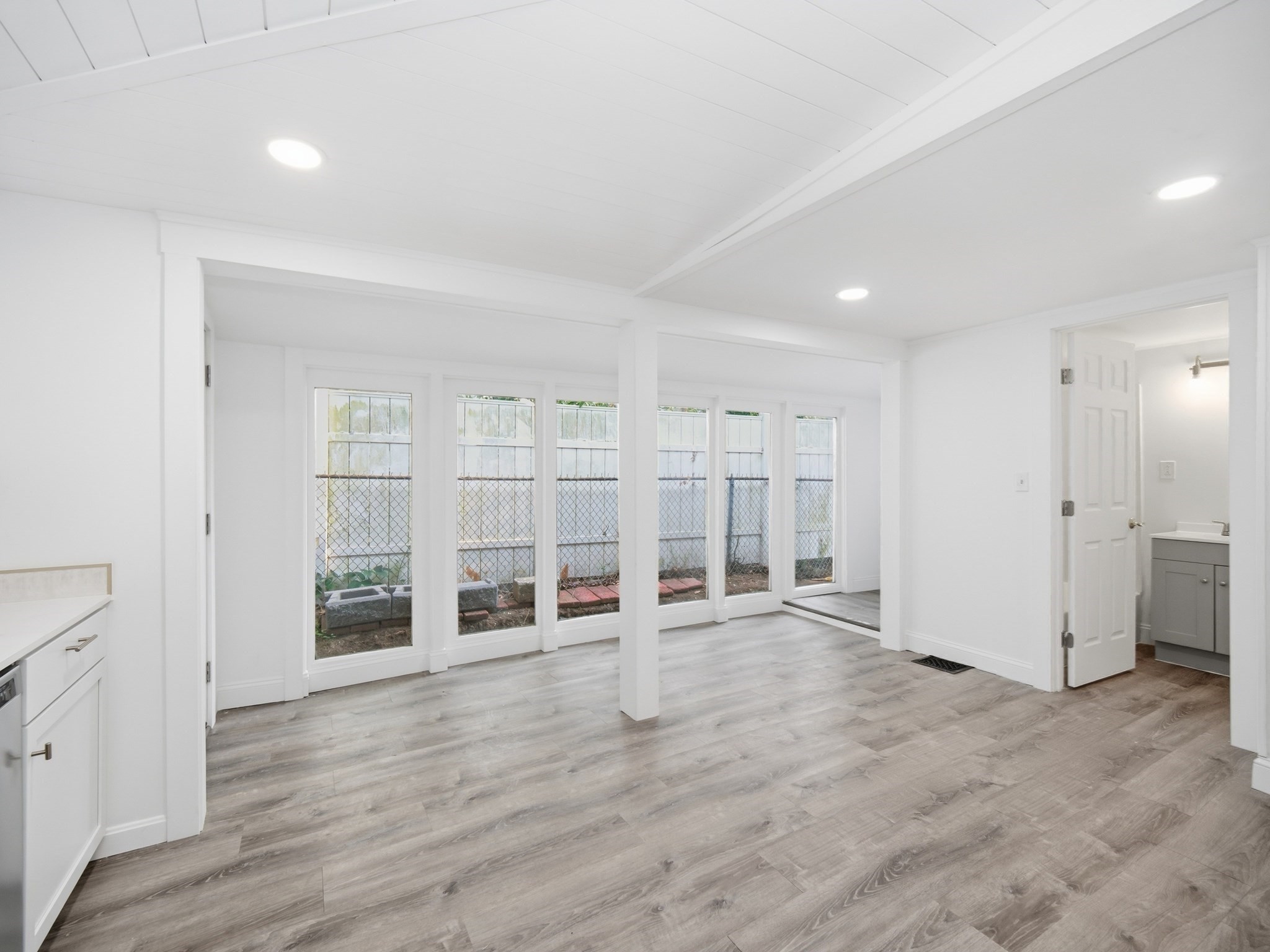 139 Spring St Property Photo 5