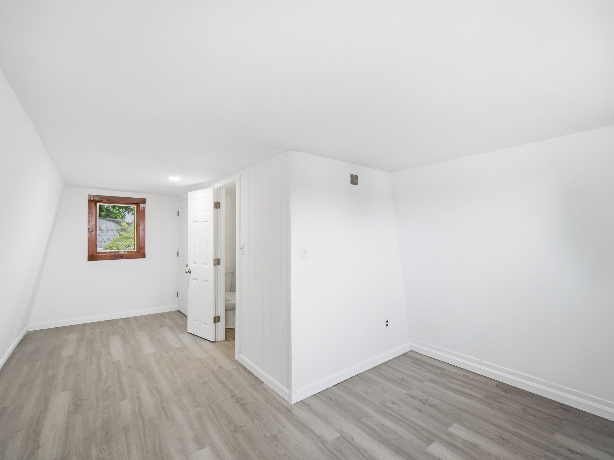 139 Spring St Property Photo 16