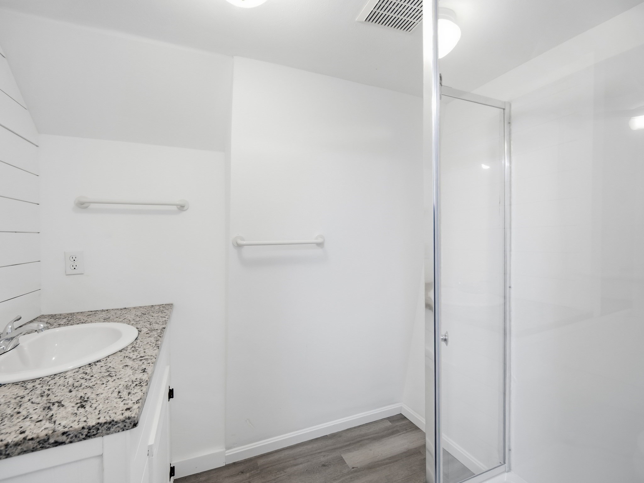139 Spring St Property Photo 18