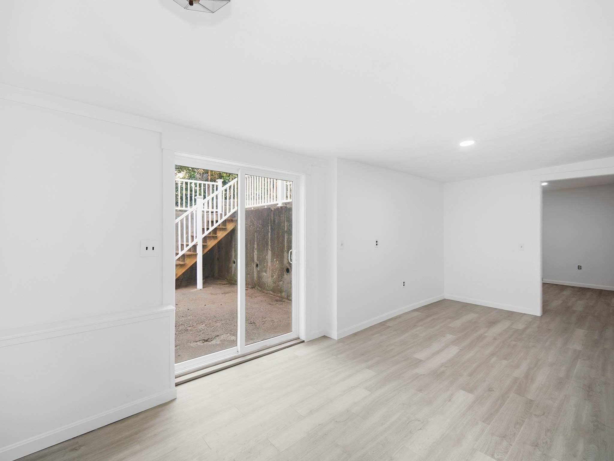 139 Spring St Property Photo 19