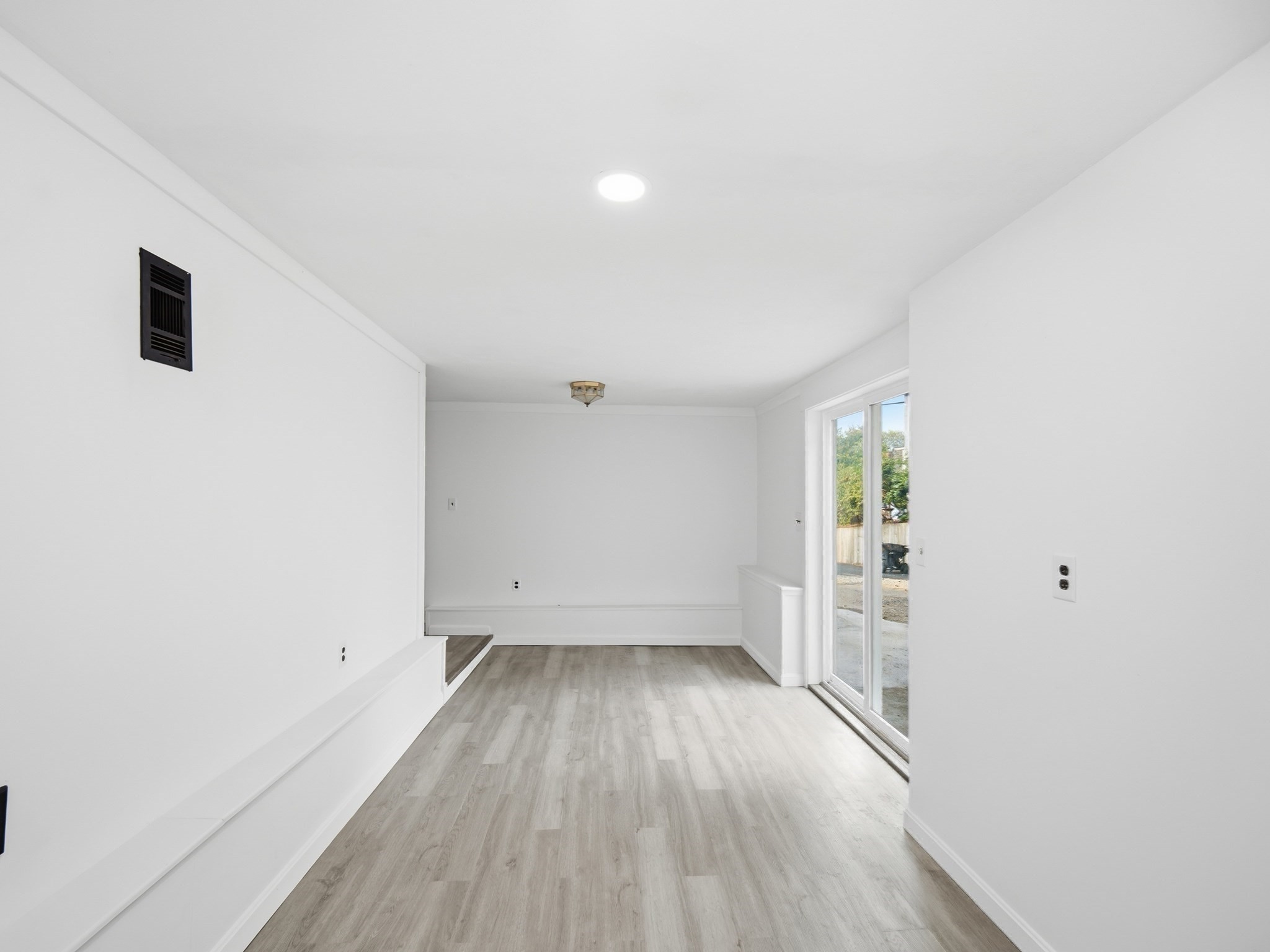 139 Spring St Property Photo 20