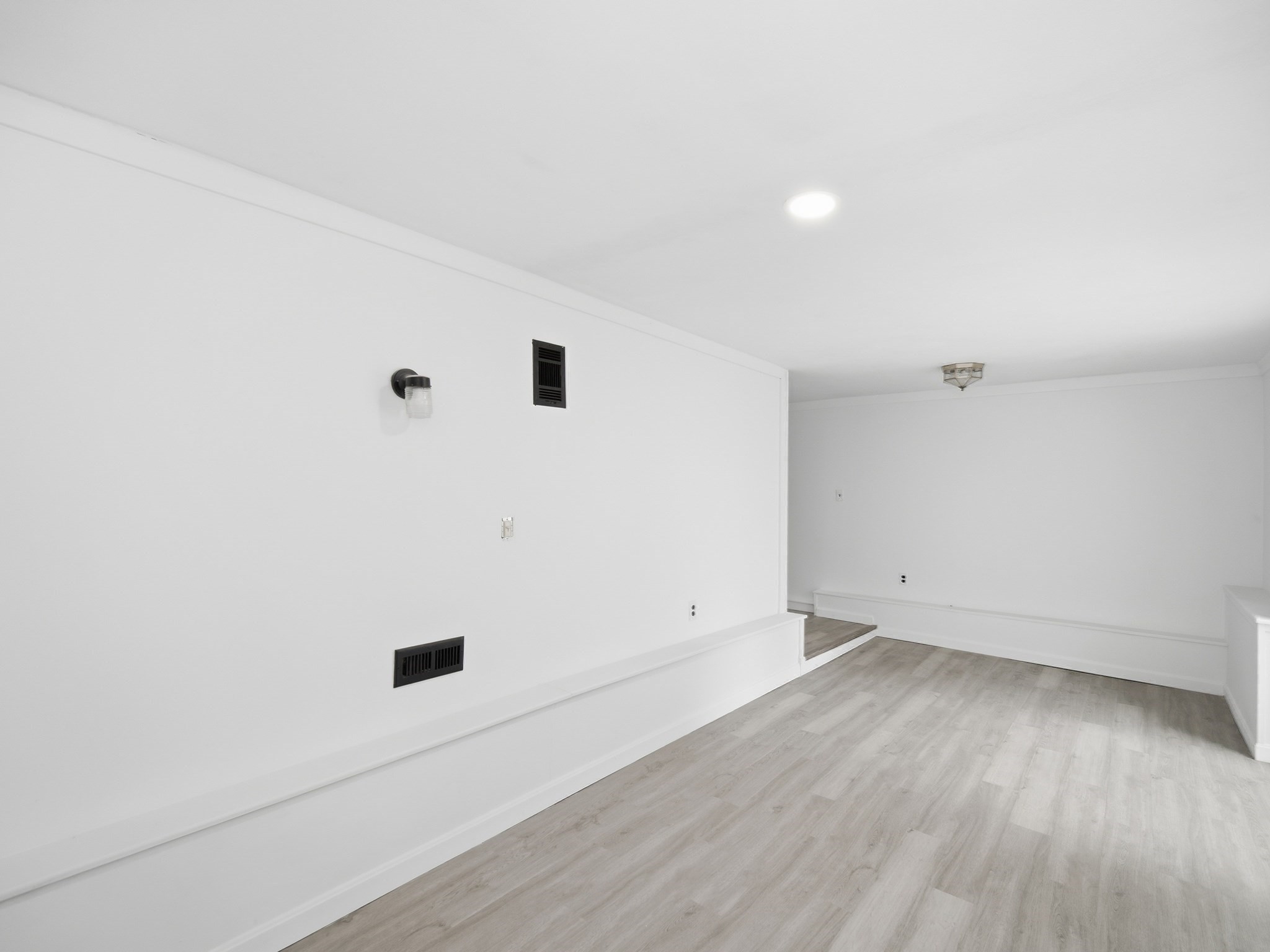 139 Spring St Property Photo 22