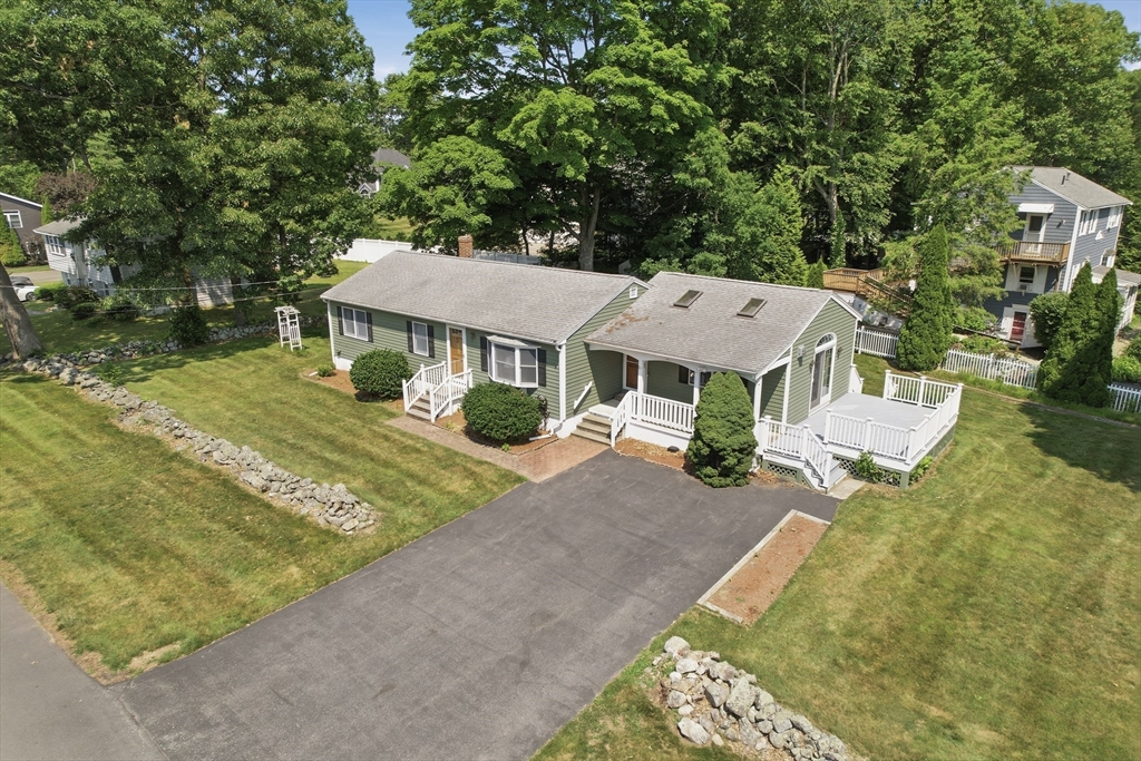 140 Crow Lane Property Photo 3