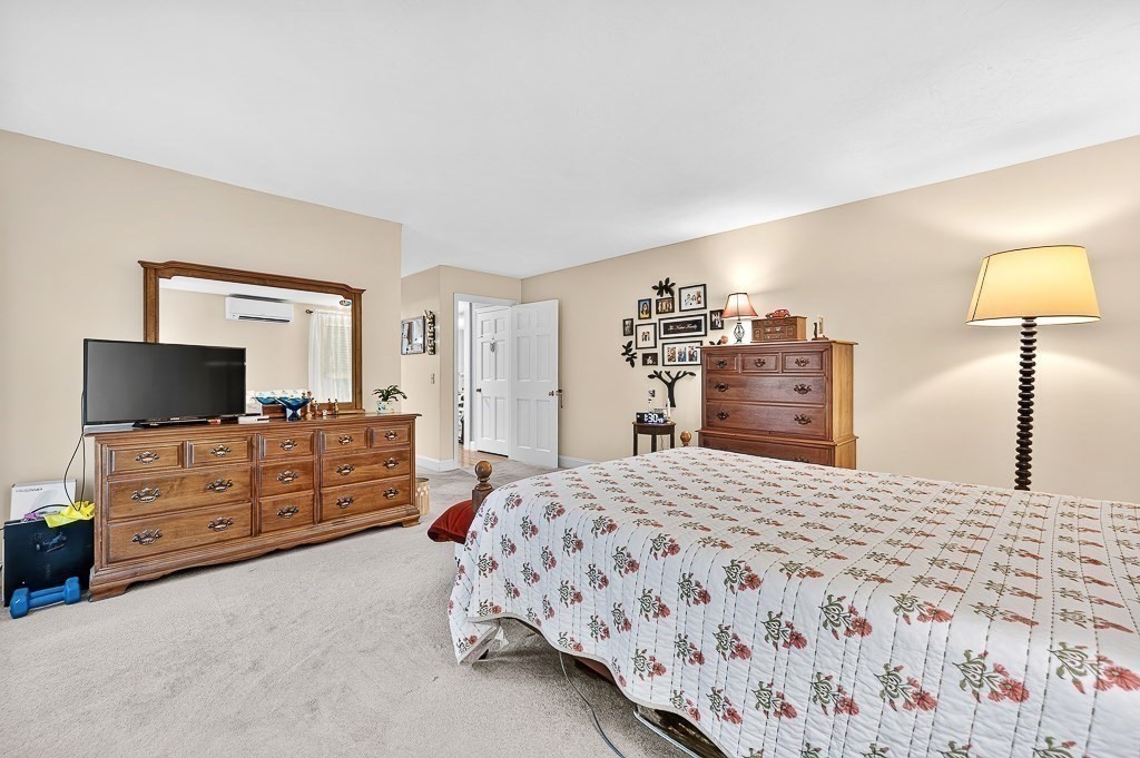 240 Meadow Wood Dr Property Photo 16