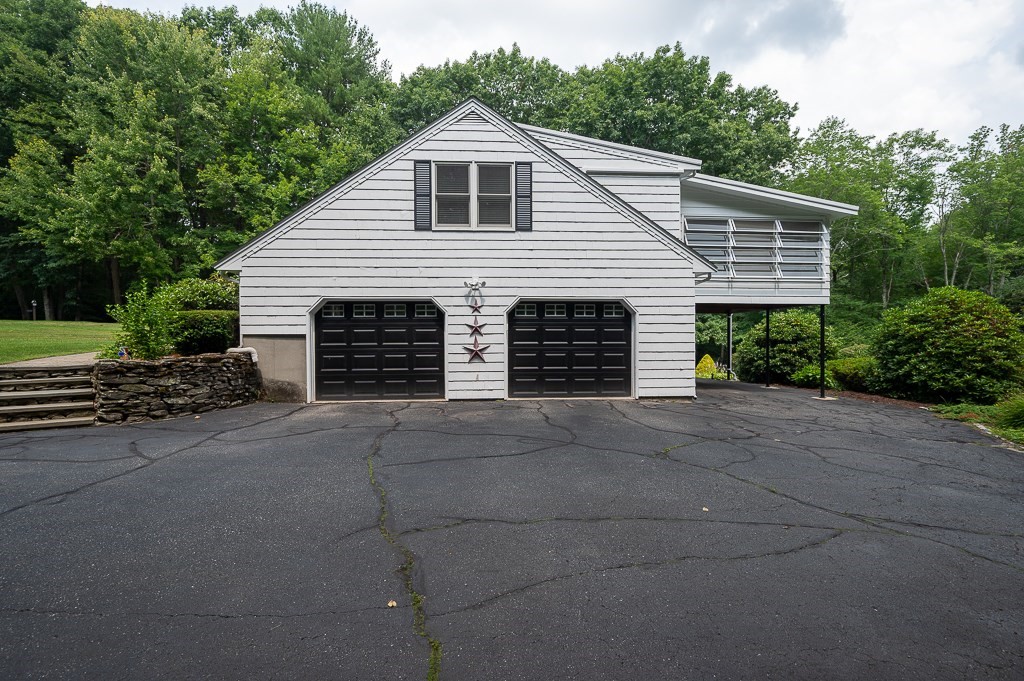 240 Meadow Wood Dr Property Photo 29