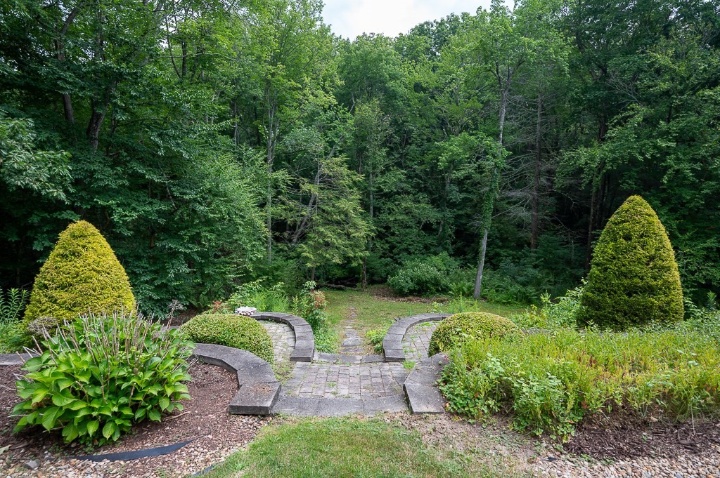 240 Meadow Wood Dr Property Photo 31