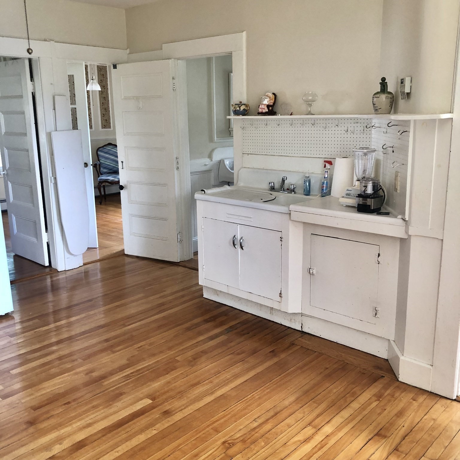 16 California Court Property Photo 6